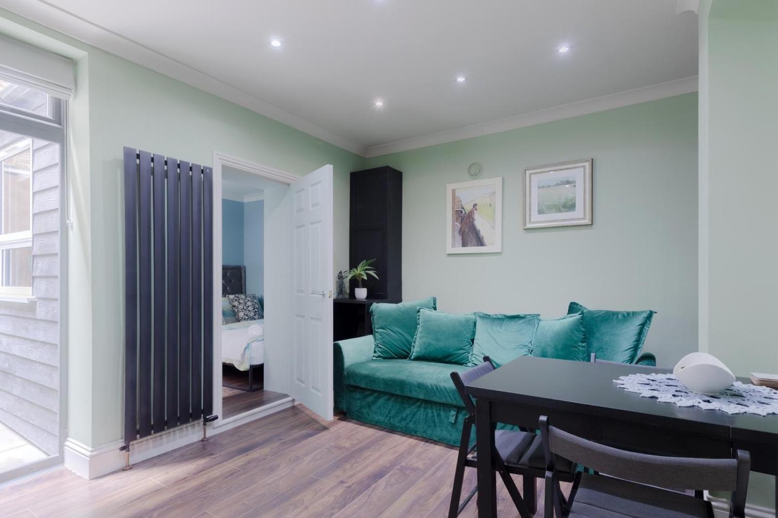 Stylish 2 Bedrooms Flat Sleeps 6 & Garden London Zone 2 Cls Central ภายนอก รูปภาพ