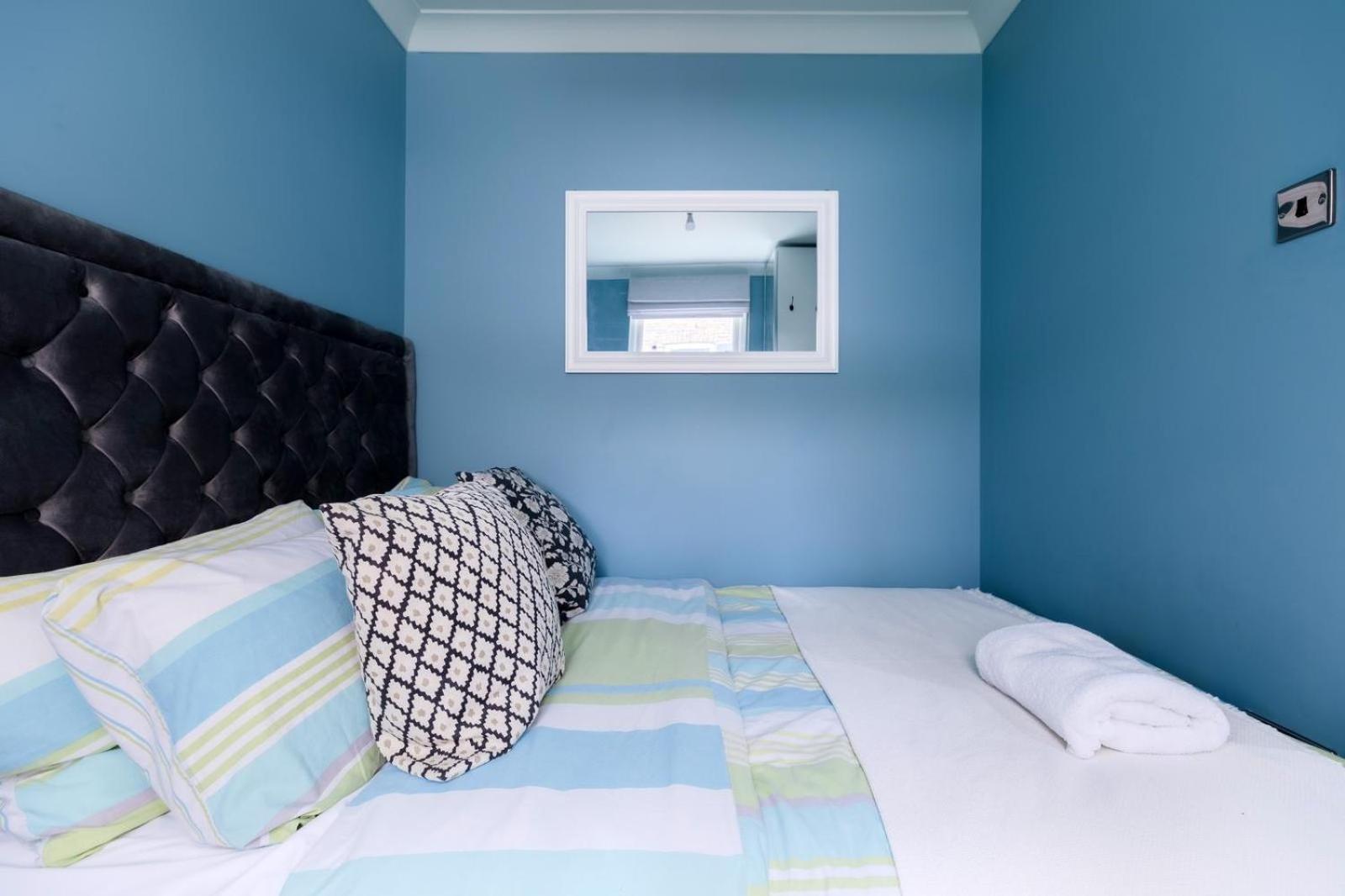 Stylish 2 Bedrooms Flat Sleeps 6 & Garden London Zone 2 Cls Central ภายนอก รูปภาพ