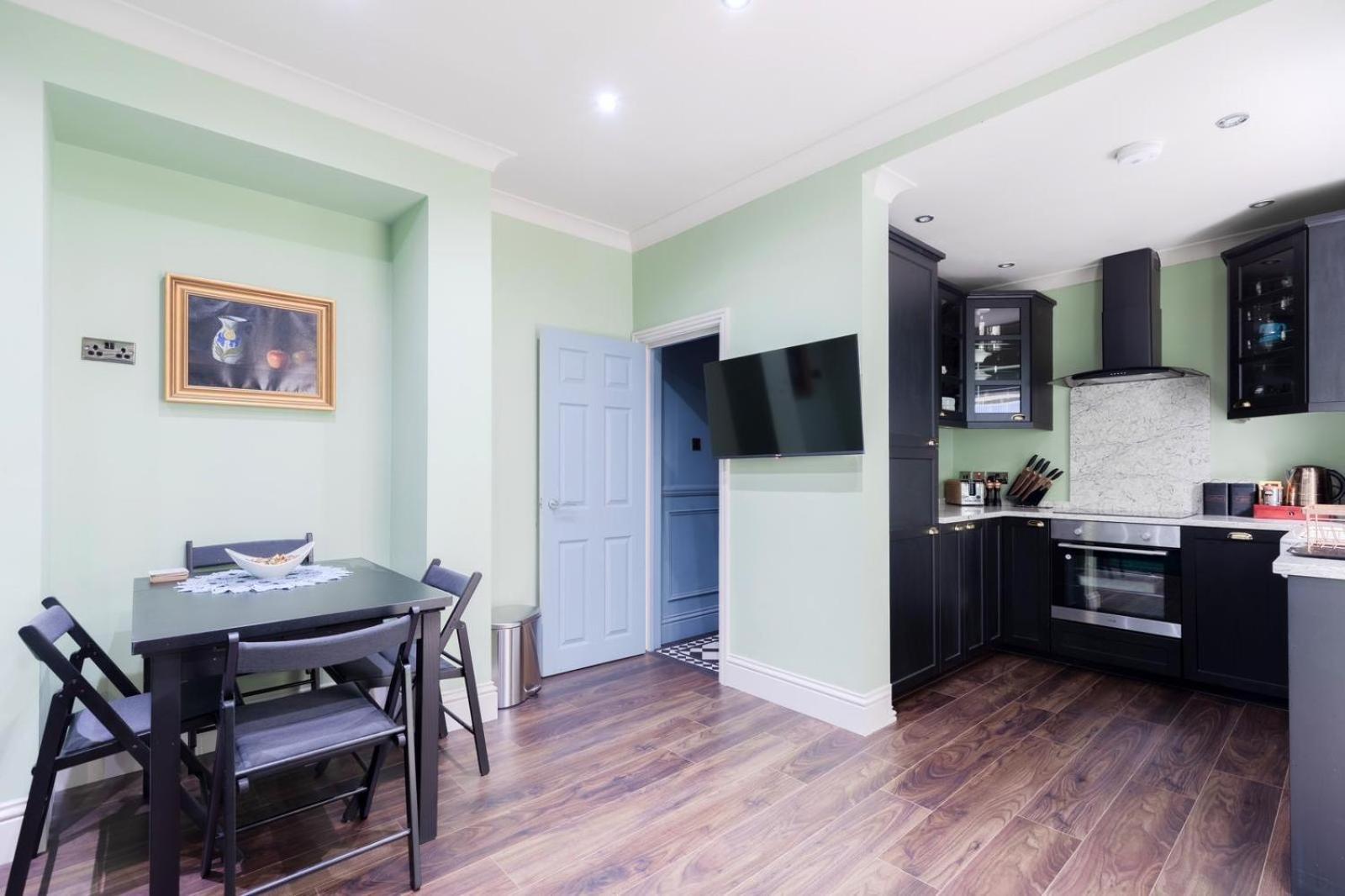 Stylish 2 Bedrooms Flat Sleeps 6 & Garden London Zone 2 Cls Central ภายนอก รูปภาพ