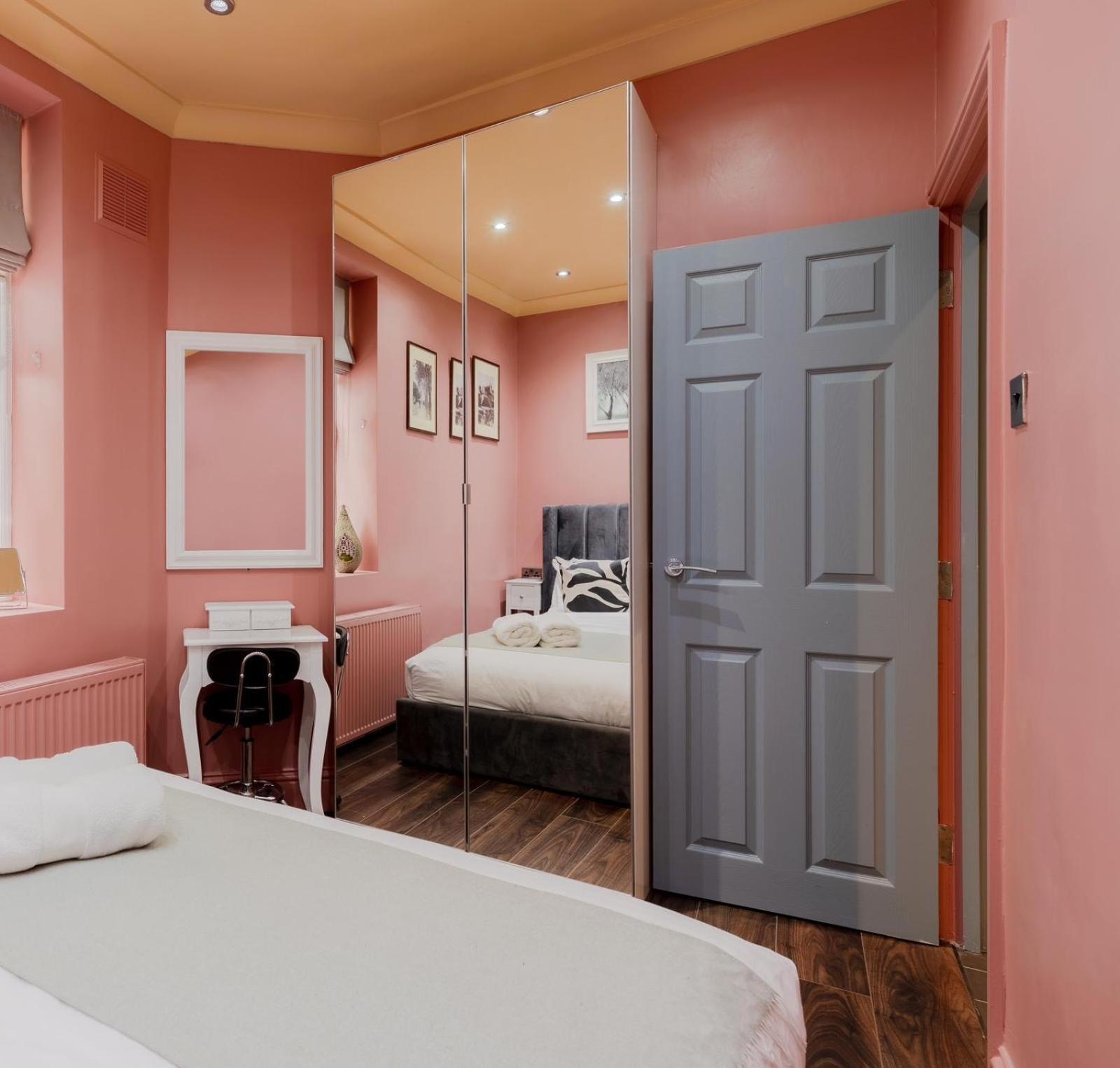 Stylish 2 Bedrooms Flat Sleeps 6 & Garden London Zone 2 Cls Central ภายนอก รูปภาพ