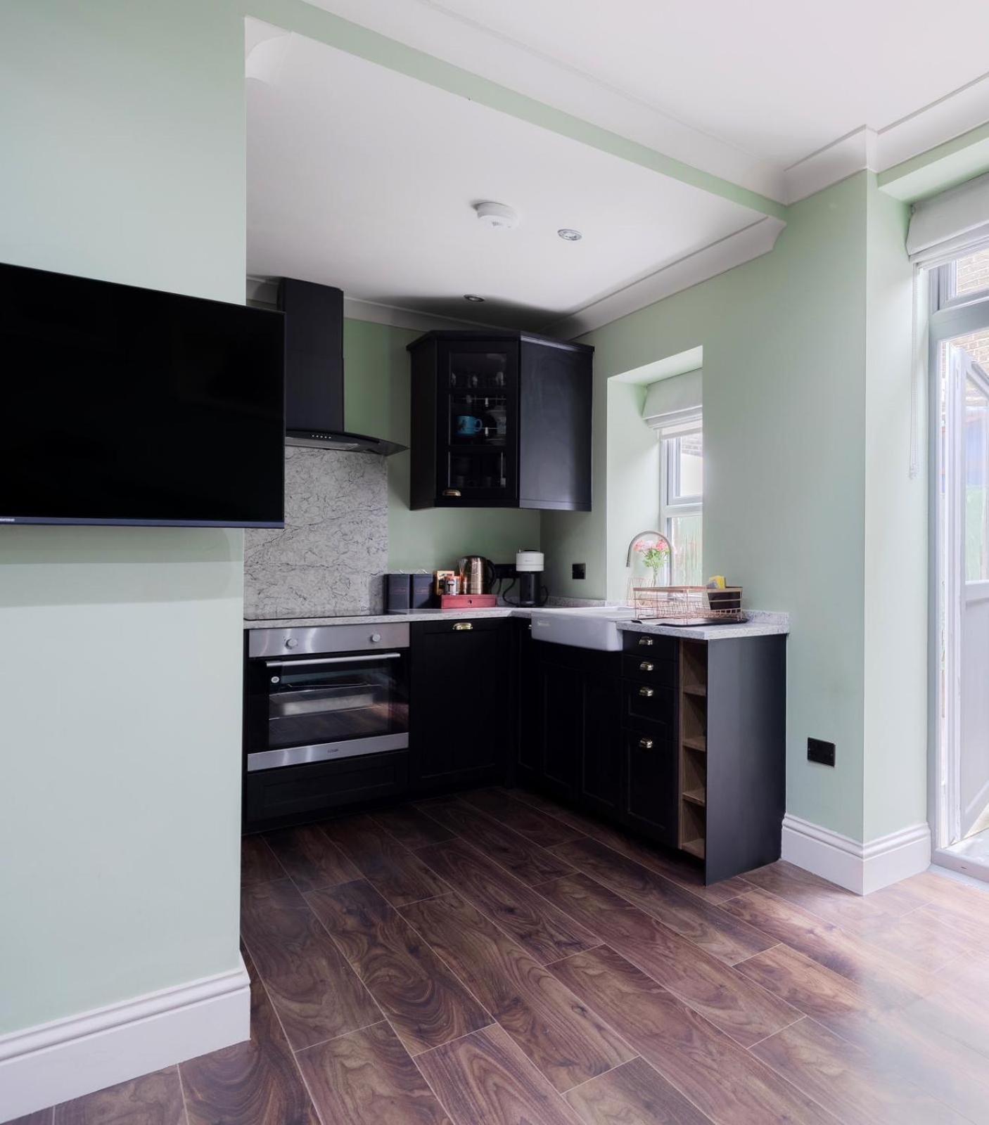Stylish 2 Bedrooms Flat Sleeps 6 & Garden London Zone 2 Cls Central ภายนอก รูปภาพ